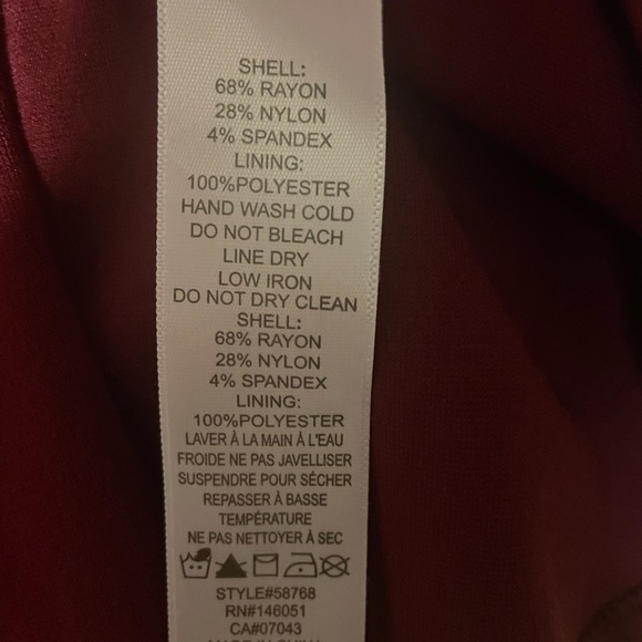 👄Monteau gorgeous little classic burgundy dress - Picture 3 of 3